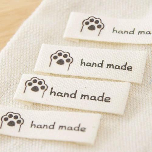 サムコス ハンドメイド用タグ ラベル 100枚セット 綿 かわいい シンプル おしゃれ ラベル 手芸 ロゴ 縫製 DIY 服飾補助材料 衣類 帽子 刺繍タグ 印刷ラベル リュックサック バッグ ハンドメイド ワッペン 手作り Handmade 猫 お花 ウサギ