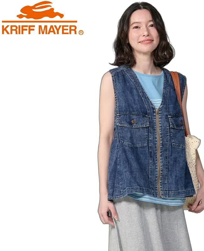 KRIFF MAYER ( クリフメイヤー ) エアーライトデニムベスト | LADYS | W2555117 | レディース | 夏 | オシャレ | 綿100% | 薄い | 軽い | カジュアル | 大人 | 体型カバー | 着回し | くりふめいやー KRIFF MAYER クリフメイヤー エアーライトデニムベスト W2555117 レディース 夏 オシャレ 綿100% 薄い 軽い カジュアル 大人 体型カバー 着回し ベスト 《KRIFF MAYER 夏アイテム「エアーライトデニムベスト」》2オンスという驚異の軽さを誇る「エアーライトデニム」シリーズから、夏のレイヤードを劇的に変えるベストが登場。【重ねても、空気の軽さ】2オンス・エアーデニム・ジップアップベスト■ デニムの常識を覆す「2オンス」の衝撃綿100%ながら、極限まで薄く織り上げた「2オンス」の超軽量デニムを採用しました。驚きの軽やかさ： デニム特有の重さを一切感じさせず、まるで羽織っていることを忘れるような、さらりとした通気性を実現。ヴィンテージの風合い： 薄手ながらも、クリフメイヤーならではの加工により、長年着込んだような奥行きのあるヴィンテージ感を表現しました。■ 「Tシャツ1枚」を、一瞬で「お洒落」にアップデート夏はどうしてもTシャツ1枚の単調なスタイルになりがち。そんな時、このベストをサッと重ねるだけで、奥行きのある「こなれたレイヤードスタイル」が完成します。体型カバーの救世主： 柔らかなエアーデニムが身体のラインをふんわりとぼかしてくれるため、薄手のTシャツやタイトなトップスの際も、気兼ねなくお洒落を楽しめます。夏の「重ね着」を快適に： 一般的なデニムベストとは一線を画す、羽織っていることを忘れてしまうほどの軽量性と通気性を実現。汗ばむ季節でも熱がこもらず、一日中快適に過ごせます。■ 無骨さと繊細さが同居する「大人のデザイン」こだわりのディテール： フロントには主張しすぎない「細めのファスナー」を採用し、武骨になりがちなワークベストを、女性でも着やすい洗練された表情に仕上げました。表情豊かな加工感： 2オンスという極薄素材ながら、クリフメイヤー十八番のユーズド加工を施し、立体的なヴィンテージ感を表現しています。躍動感のあるシルエット： 前後の着丈に差をつけたバックロング仕様が、横から見た時のシルエットを美しく、かつヒップ周りをさりげなくカバーしてくれます。■ 深みのある2カラーデニムならではの清涼感と経年変化を楽しめるインディゴ。※製品洗い加工を施しているため、色味・アタリ・シワ感などに一点一点わずかな個体差がございます。加工による自然な風合いとして、商品の個性をお楽しみください。※インディゴ染めの染料は色落ちしやすい性質を持ちます。着用・洗濯を繰り返すことにより、少しずつ変化する表情や風合いを楽しむことができます。その為摩擦や濡れたままでの放置により移染する場合がございます。取り扱いの際は付属のコーションタグをよくご確認くださいませ。素材■中国製■【本体】綿100%※モニター環境により、実際の商品の色合いと多少異なってみえる場合があります。ご注意ください。※当店ではプレゼント包装は行っておりませんのでご了承くださいませ。■女性スタッフ ハヤシ サイズ着用感161cm 細身体型※Tシャツを下に着用時の着用感です。【M】全体的にちょうどよいサイズ感でした。前はお腹まわりを自然にカバーでき、後ろはヒップに半分ほどかかる丈感です。アームホールまわりにもゆとりがあり、オーバーサイズのTシャツを合わせても脇まわりが窮屈に感じにくそうです。軽やかな着心地で羽織りやすく、さまざまなトップスに重ねやすいサイズ感でした。【L】Mサイズに比べて、着丈と身幅にゆとりが出ました。後ろの着丈はヒップをほどよく覆える長さです。ただ、私の体型では肩まわりに少し余りが出ました。インナーに厚みのあるトップスを合わせる場合や、よりゆったりとした着丈がお好みの方にはLサイズもよさそうです◎私の体型では、すっきりとバランスよく着られるMサイズを選びます。フロントはファスナーで開閉できるため、閉じてきちんと感を出したり、開けて抜け感のある着こなしにしたりと、気分に合わせてアレンジできます。薄手で軽やかな着心地なので、夏のレイヤードアイテムとしても取り入れやすい一着です。 5
