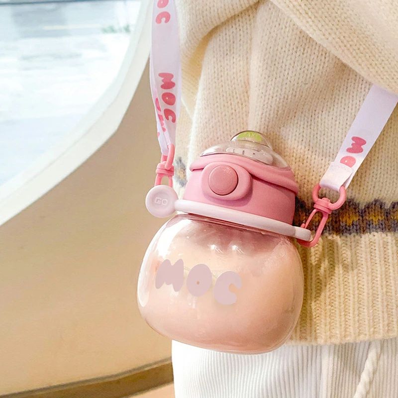 水筒 スポーツボトル ストロー ボトル ウォーターボトル キッズ 持ち運び 大容量 新生活 直飲み おしゃれ 550ml 子供 ジム 運動 ヨガ トレーニング ...