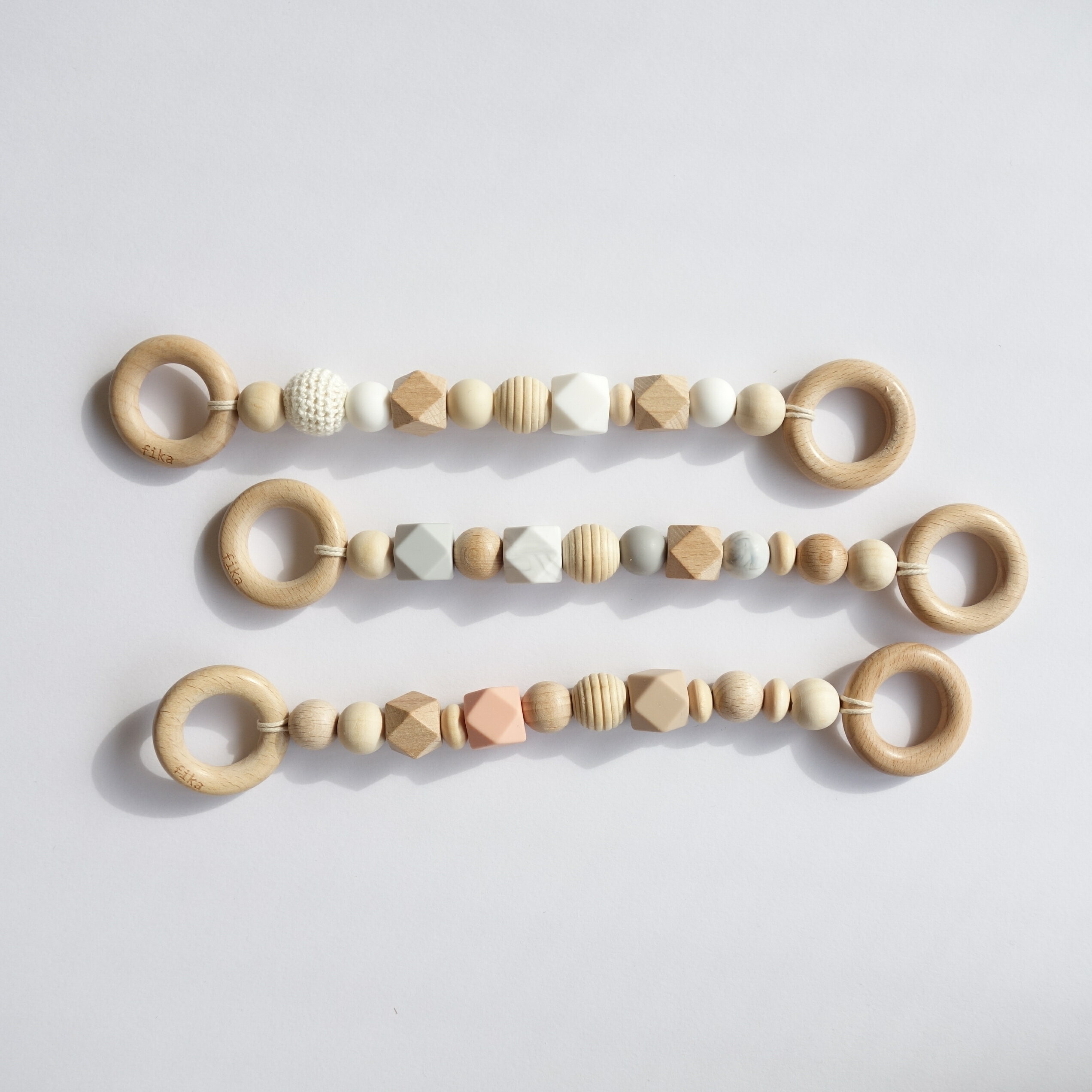 fika mug holder（マグホルダー）【商品のパーツは厚生労働省認定機関による検査合格◎ 】フィーカ ママグッズ ママ便利グッズ マグ mug ベビー 誕生日プレゼント ママ用品 baby シリコン ベビーギフト 出産祝い 人気 おもちゃ 新生児 0歳 1歳 2歳