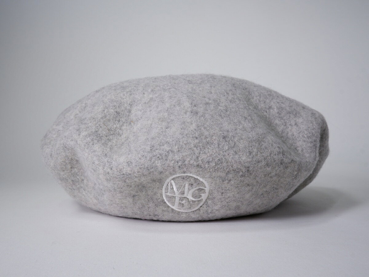アイテム説明 ブランド MARITHE FRANCOIS GIRBAUDマリテフランソワジルボー アイテム CIRCLE LOGO WOOL BERETベレー帽 帽子 新品 サイズ フリー　平置き直径約27cm カラー グレー 素材 ウール80％/コットン20％ 状態 N:新品（特記事項: 特になし） コメント 【付属品（取り外し可）】→紙タグ 商品番号 LHWA83608 表示番号 DM261013