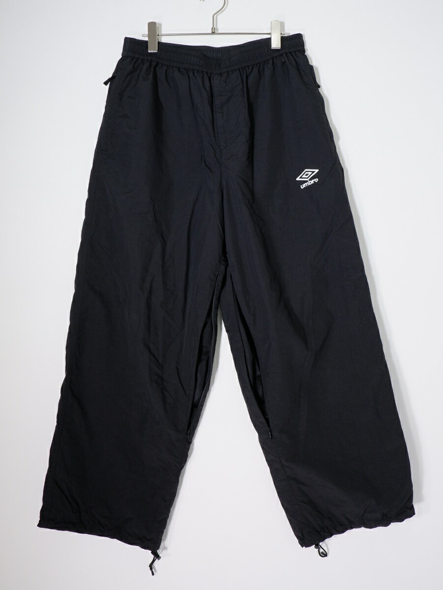 Rakuten - BASICKSベイシックス ×UMBROアンブロ BASICS NYRON TRACK PANTSワイドトラックパンツ【MPTA81430】【ブラック】【M】【中古】【沖縄.離島以外 送料無料】【DM260414】