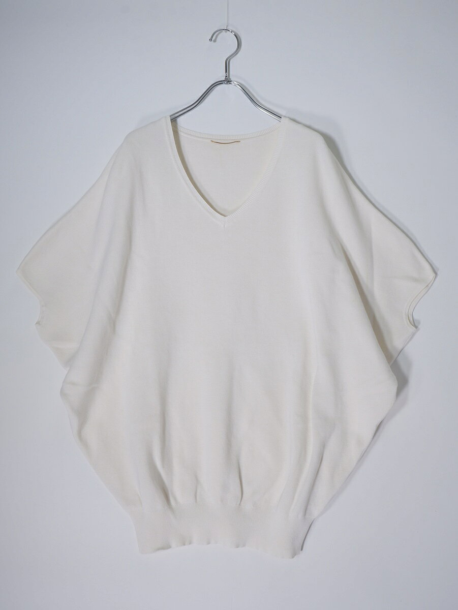アイテム説明 ブランド L'Appartementアパルトモン アイテム cotton silk ドルマンニット サイズ フリー　身幅約68cm/着丈約68cm/裄丈約47cm カラー オフホワイト 素材 コットン68％シルク32％ 状態 B:やや傷や汚れあり（特記事項: 肩袖付近や後ろ裾等に薄汚れあり。）　 コメント 【素材感】コットンシルクニット地【透け感】薄っすらあり【裏地】なし【ストレッチ】なし【開閉デザイン】なし【付属品（取り外し可）】なし【商品情報】16080560009130。 商品番号 LKNA83435 表示番号 DM260901