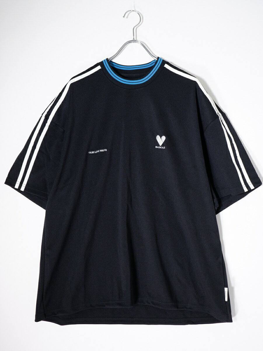 Rakuten - BASICKSベイシックス HS 90's Vibes Football T-shirtフットボールTシャツ新品【MTSA81436】【ブラック】【L】【未使用】【沖縄.離島以外 送料無料】【DM260414】