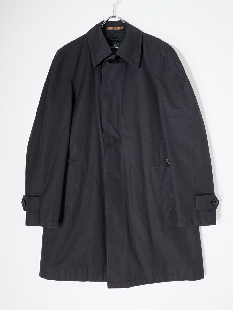 アイテム説明 ブランド PS Paul Smithピーエス ポールスミス アイテム 中綿キルティングライナー付き コットンギャバステンカラーコート サイズ L2　肩幅約46cm/身幅約53cm/着丈約89cm/袖丈約62cm カラー ブラック 素材 コットン100％　裏地キュプラ　ライナー・ポリエステル100％　中綿ポリエステル100％ 状態 B:やや傷や汚れあり（特記事項: 襟首回りなど多少のスレ、一般的な中古着用感ございます。） コメント 【素材感】ややハリ感のあるコットン地【透け感】なし【裏地】あり【ストレッチ】なし【開閉デザイン】ボタン【付属品（取り外し可）】なし【商品情報】日本製 ジョイックスコーポレーション国内正規品。 商品番号 MCTA80657 表示番号 DM260113