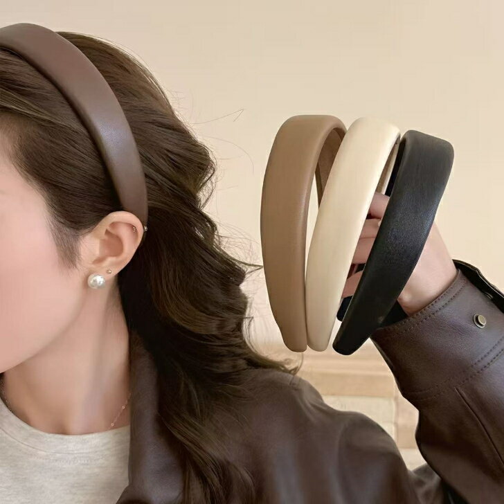 買い得品 ボリューム レザー風 カチューシャ 幅広 フェイクレザー シンプル 痛くないカチューシャ キッズ 大人 白髪隠し プレゼント付き おまけ付き 工場から直仕入 韓国風 ポニーテール おまけ付き 無料ラッピング 30日間品質保証 無料ラッピング 1000円ポッキリ