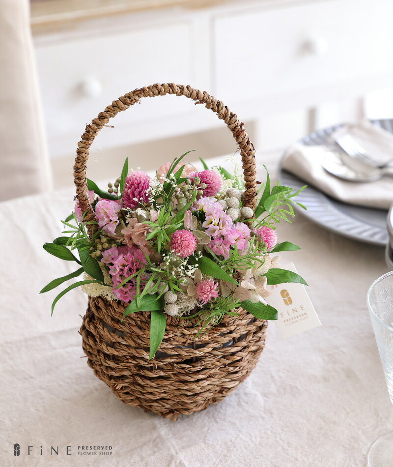 プリザーブドフラワー ギフト プレゼント 花 ストロベリーガーデン 誕生日　結婚祝い 開店祝い 開業祝い お祝い 就任祝い 退職祝い バスケット 千日紅 スターチス 新築祝い お返し 引越し祝い おしゃれ お礼 退職祝い 彼女 奥さん 【有料バッグ:ギフトバックL対応】