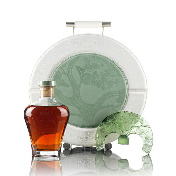 Hardy Printemps Lalique Crystal Decanter / ハーディー プランタン ラリック クリスタル デキャンタ . This Cognac from Hardy is presented in a Lalique decanter with an almond-green-tinted stopper and leather case, the Four Seasons series by Maison Hardy, is an outstanding Premier Cru blend of very old eaux-de-vie from the Grande Champagne Cognac region, produced before end of the 19th century.This Lalique crystal decanter has been hand signed by Bénédicte Hardy, 5th Generation of Maison Hardy Cognac.70cl/41% 1