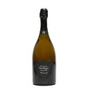 Dom Perignon P2 Plenitude Brut 2000 / ドン ペリニヨン プレニチュード2 プレニチュード ブリュット 2000 . Legend has it that Dom Pérignon was the first to discover the controlled method of frothing bottled Champagne wine. At the time, the bottles were corked with wooden pegs lined with tow soaked in oil, Dom Pérignon would have had the idea of pouring beeswax into the neck of the bottles, thus ensuring them a perfect hermeticity.But after a few weeks, most of the bottles would have exploded, unable to withstand the pressure. In fact the sugar contained in the wax, falling into the bottle caused a second fermentation. A happy coincidence would have allowed Dom Pérignon to discover fermentation in the bottle. The "Champagne method" or, more simply champagne, would have been born.Varieties : ChardonnayWine Score : 95/10075cl 1