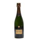 Bollinger R.D. Extra Brut 1976 / ボランジェ アール ディー エクストラ ブリュット 1976 . 商品説明 In the 19th century, Athanase de Villermont, a great soldier who distinguished himself during the American War of Independence, inherited a vast estate in the vicinity of Aÿ from his family. He immediately sensed the tremendous potential of Champagne wines.He then met Joseph Bollinger, a great traveller who had left his native Germany to train in the Champagne wine trade, and Paul Renaudin, a pure Champagne native fascinated by the world of wine, On 6 February 1829, the company Renaudin-Bollinger & Cie was foundedScore : 96/10075cl Fine and Rare specializes in fine and rare wines, champagne and spirits, exactly the kind of products you are looking for, our sources are mainly Chateaux and Domains, private wine cellars and other reliable wine companies in Europe to ensure the authenticity of our wines - Fine and Rareは希少な格付けワイン、シャンパンやスピリッツを中心に取り扱っており、お客様にぴったりの商品をご案内致します。また、安心してご利用いただくために主にヨーロッパのシャトーやドメーヌなど、信頼性の高い生産者より商品を買い付けております。Sourced from an excellent temperature controlled private cellar In France, where it has been stored since release リリース以降、最適温度に調整されたフランスのプライベートセラーで保管されています。 1