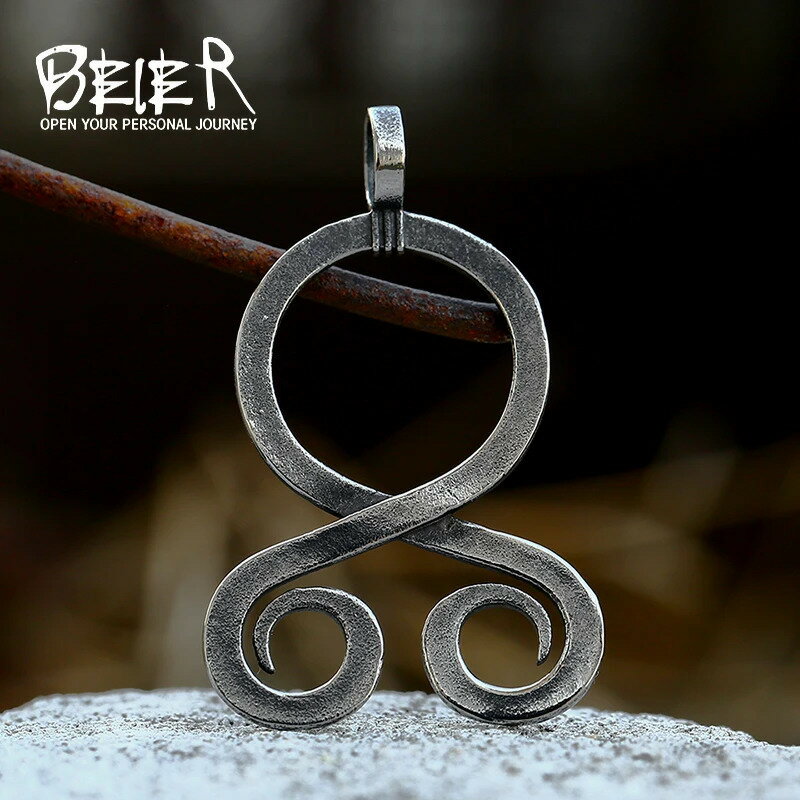 【クーポン利用で3450円】 ペンダント ネックレス 動物 アニマル ステンレス チェーン シンプル タコ ..