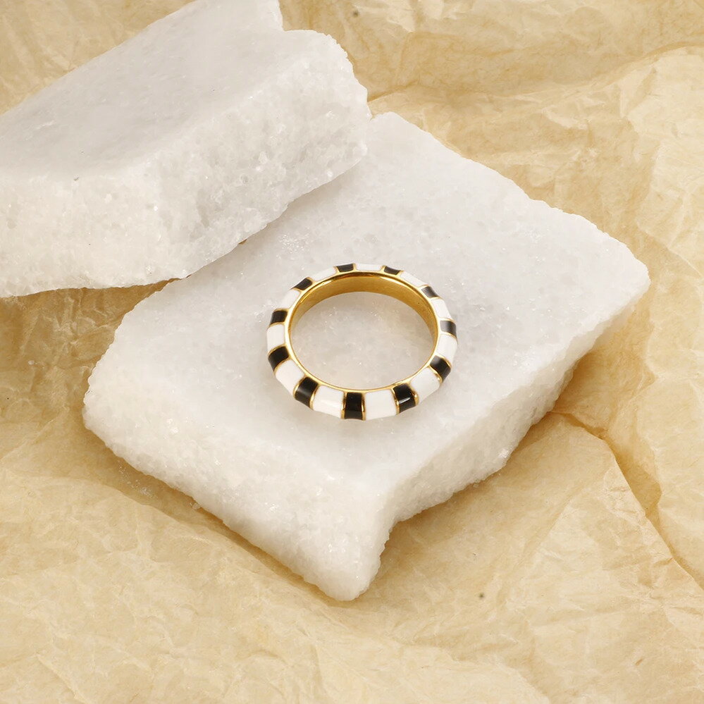 【クーポン利用で4970円】 指輪 リング 動物 アニマル 白 ホワイト 黒 ブラック シマウマ ボート レデ..