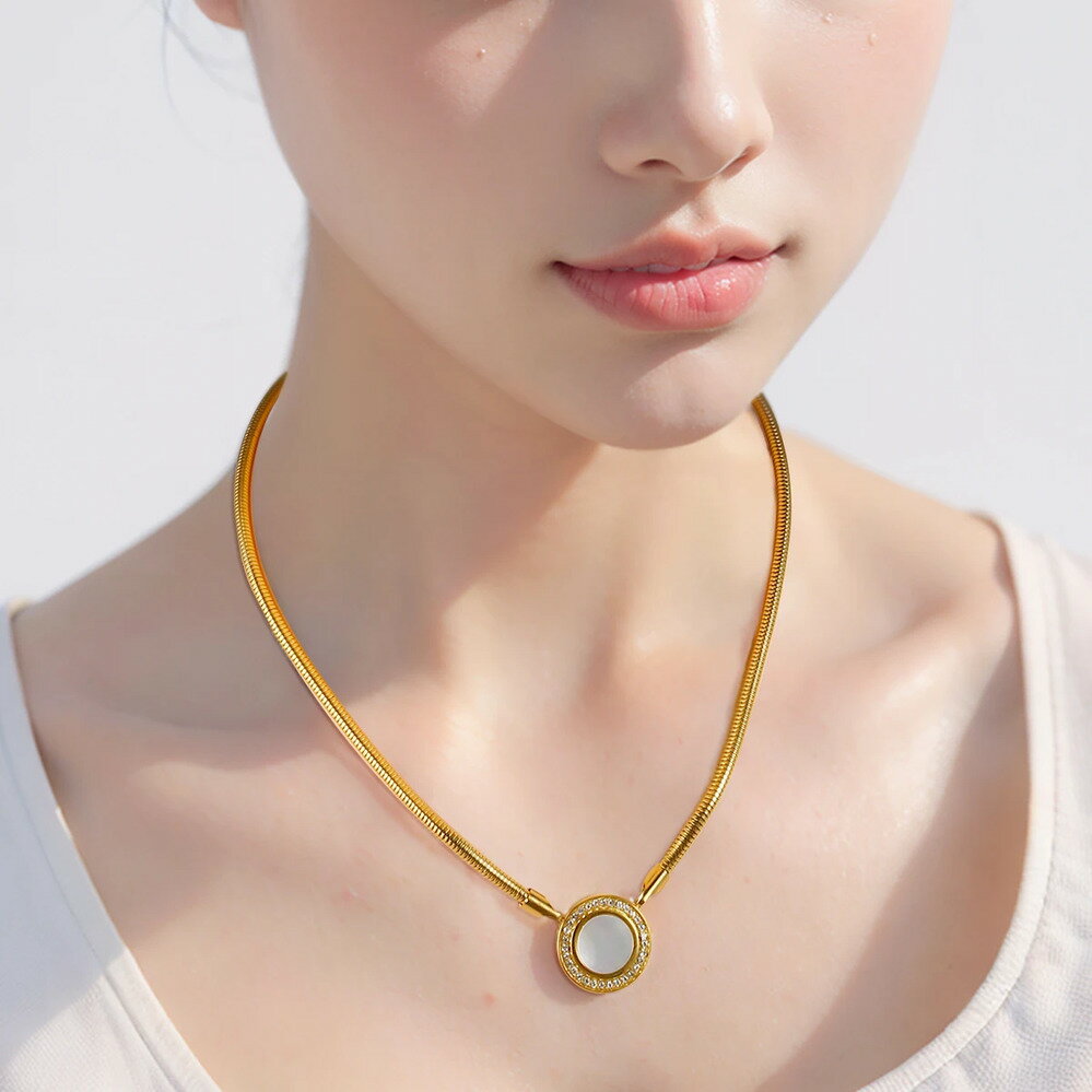 【送料無料】 チョーカー ペンダント ネックレス 動物 アニマル ステンレス ゴールド チェーン ラウンド シンプル レディース ネック 防水 スチール 蛇 スネイク ヘビ ジュエリー ファッション 絶妙 ギフト