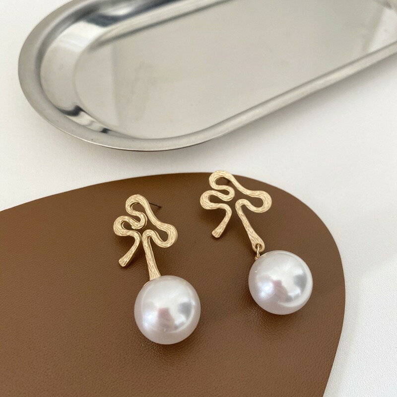 【クーポン利用で3510円】 ピアス ビンテージ ゴールド ドロップ メタル パール 揺...