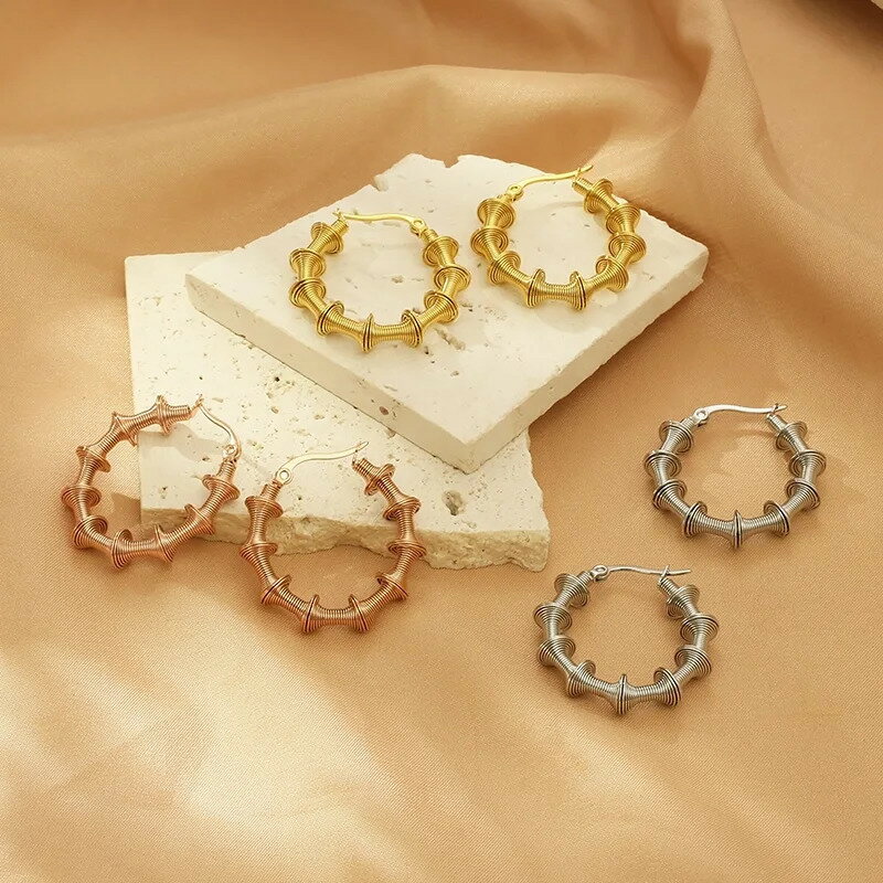 楽天FineJewelrys【送料無料】 ピアス ステンレス フープ リング 揺れる C レディース ファッション 多数 スモール スプリング 形 シェープ ダングル スチール 結婚式 ウェディング パーティ ジュエリー ギフト