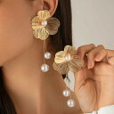 【送料無料】 ピアス 花 フラワー ドロップ キング パール ロング レディース ロマンチック 花びら タッセル 2024 トレンド イミテーション ハンギング ウェディング ジュエリー ギフト