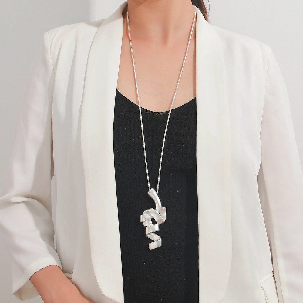 【送料無料】 チャーム ペンダント ネックレス ゴールド チェーン ロング レディース 幾何学 ツイスト ..