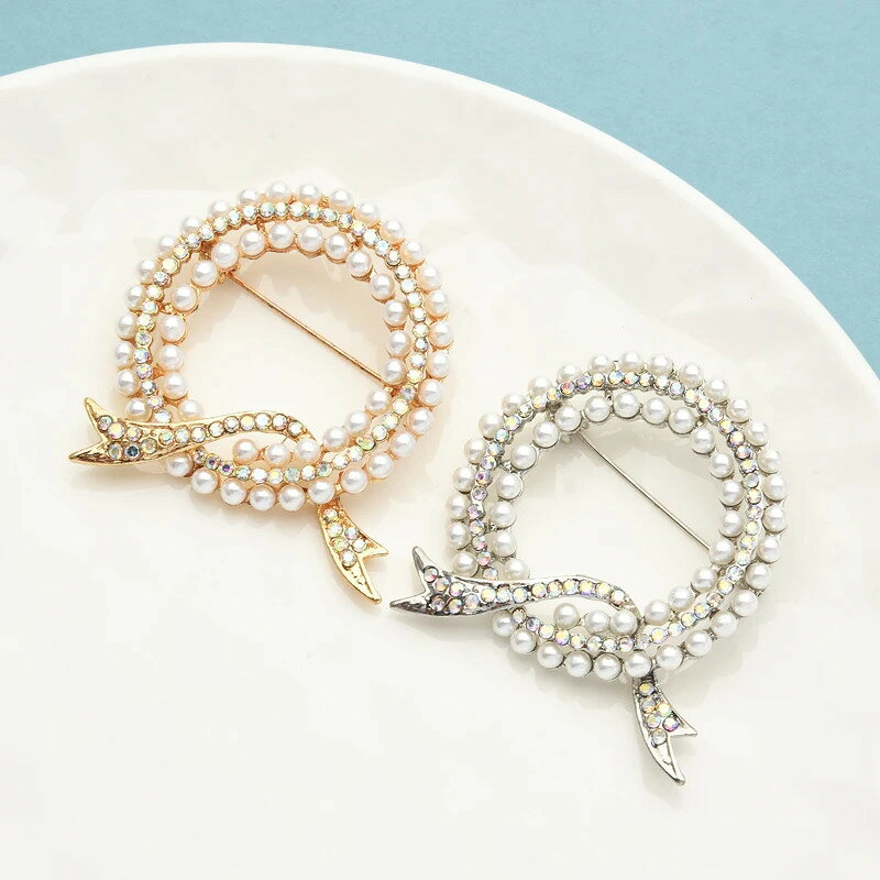 【クーポン利用で3010円】 ブローチ ラインストーン 花 フラワー パール レディー...