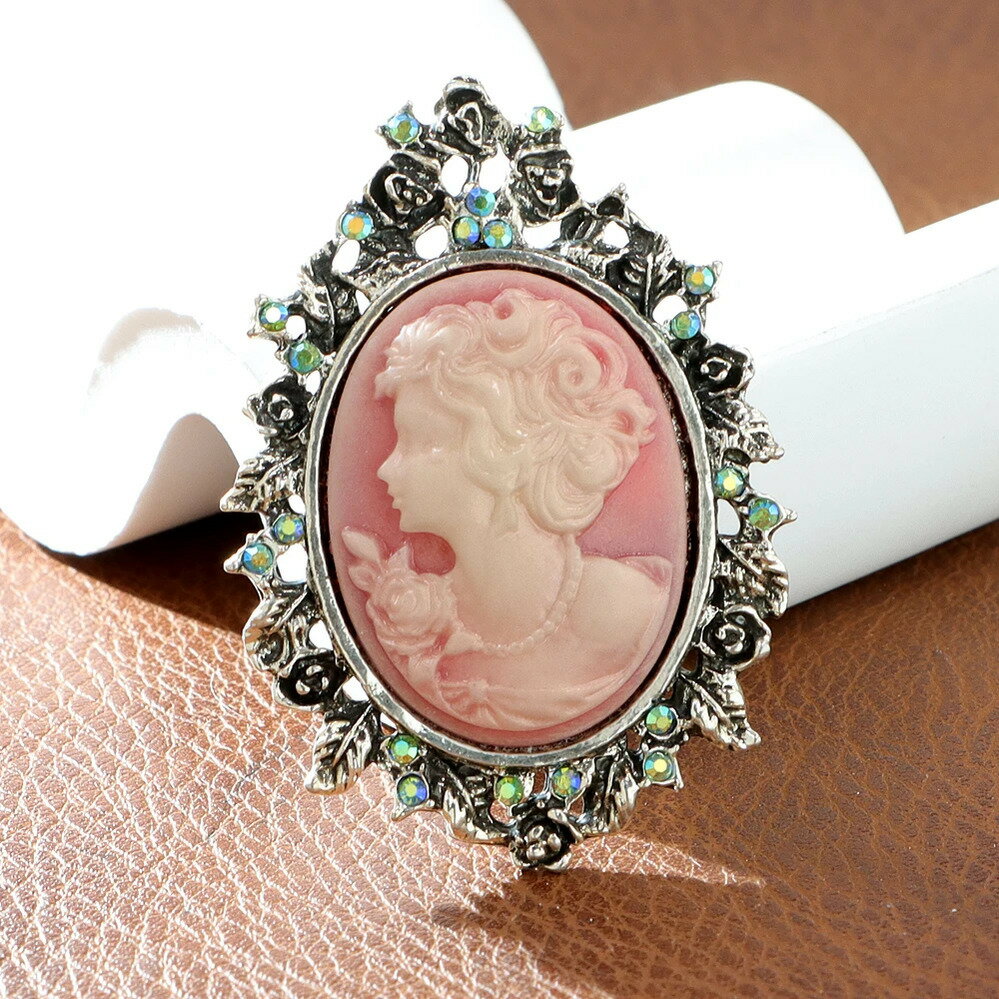 【クーポン利用で3450円】 ブローチ ラインストーン ボート ピンク レディース メンズ 美しい ポートレ..