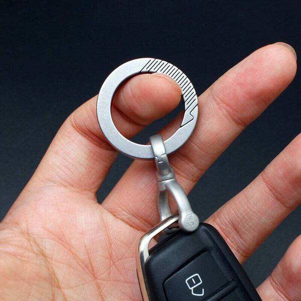 【送料無料】 キー 鍵ホルダー チタン 回転可能 高級 車 キー 鍵 ホルダー バックル ペンダントベスト 11個/セット フィットネス レジスタンス バンド ゴム ラバー 伸縮性 ストリング チェスト デベロッパー ジム チューブ セット クロス 十字架フィット ガム