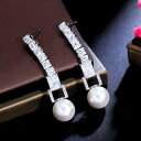 【クーポン利用で2700円】 ピアス 白 ホワイト スクエア ジルコニア パール 真珠 ロング ブライダル レディース 女性 素敵 四角 キュービック ダングル 揺れる ドロップ 結婚式 ウェディング トレンド ジュエリー アクセサリー