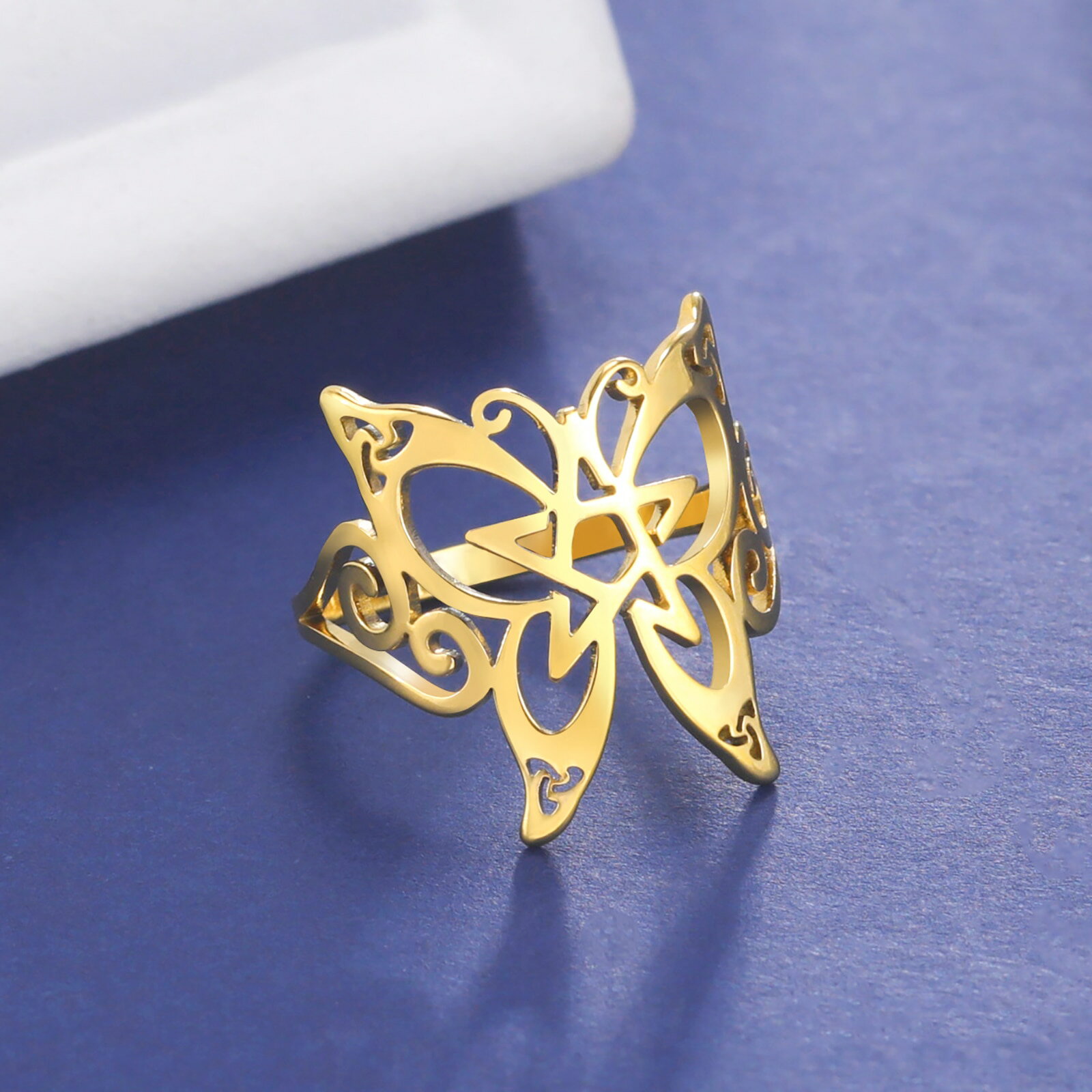 【クーポン利用で2890円】 指輪 リング ゴールド チョウ 蝶 バタフライ ステンレス 動物 アニマル レデ..