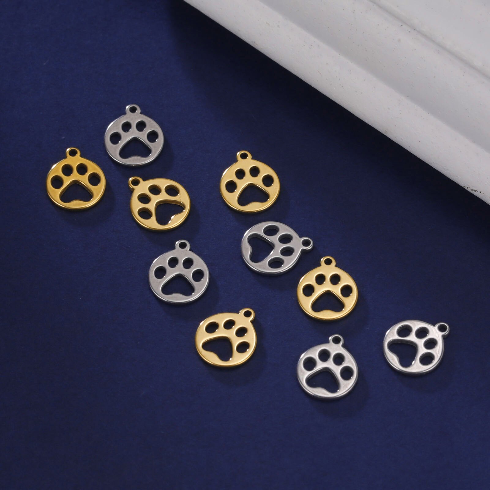 【送料無料】 ペンダント イヌ ステンレス ラウンド 爪 レディース 女性 5個 透かし 犬 ドッグ ネイル ..