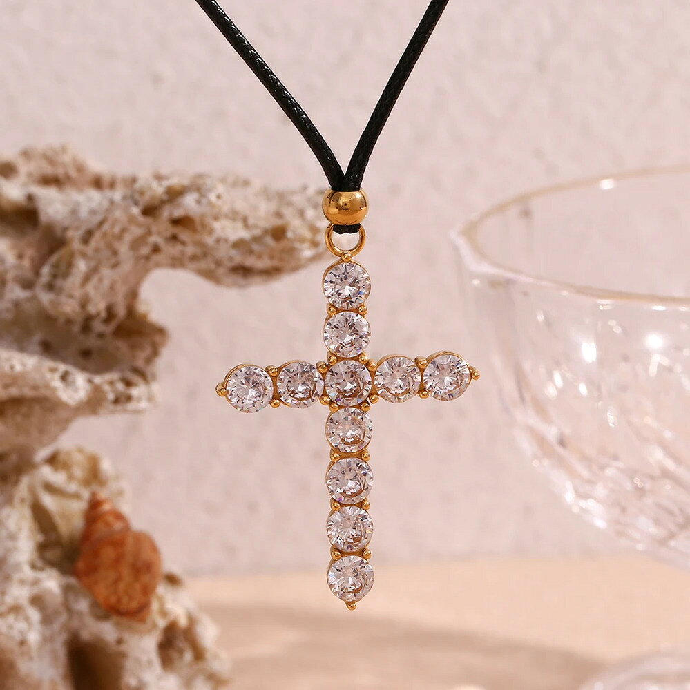Boulder - 【送料無料】 ネックレス ジルコニア ステンレス ゴールド チェーン クロス ジルコン 水 耐性 ターニッシュ フリー 18K プレート ジュエリー 316L スチール アクセサリー