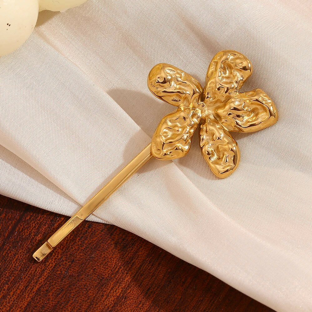 【クーポン利用で3890円】 ヘアピン ヘアークリップ 花 フラワー ステンレス ゴールド ハンマー テクスチャ 花びら ヘアー クリップ 水 耐性 18K プレート アクセサリー 316L スチール