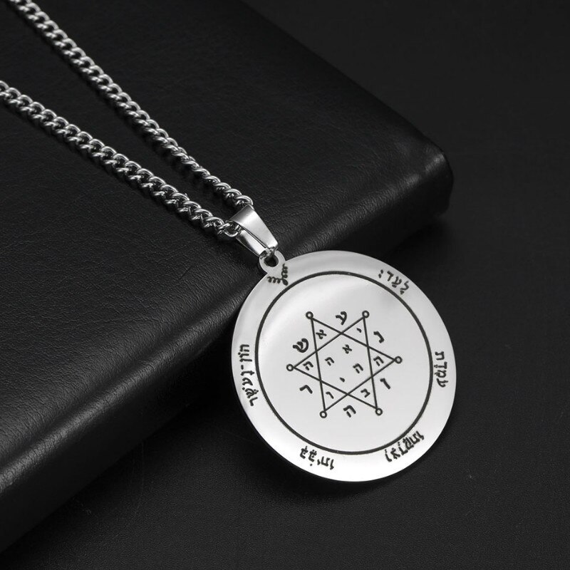 【クーポン利用で2700円】 ペンダント ネックレス ステンレス インド メンズ 男性 お守り 取得 栄光 名..