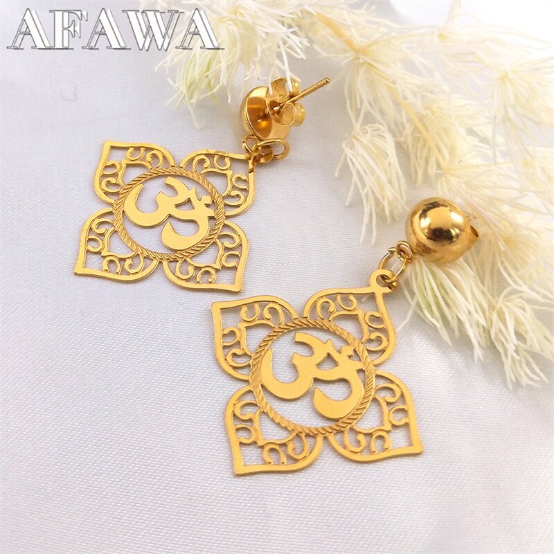 【送料無料】 ピアス 花 フラワー ステンレス スイレン ゴールド プラント 揺れる ハス 植物 レディース 女性 ヨガ ロータス すいれん はす 蓮 OM シンボル スタッド スチール カラー 仏教徒 ダングル ジュエリー ブースル 耳(4.0)