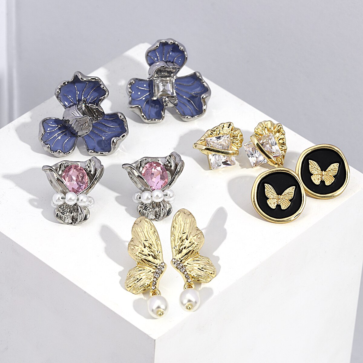 楽天FineJewelrys【送料無料】 ピアス 花 フラワー クリスタル ドロップ メタル 金属 韓国 レディース 女性 パーソナリティ ファッション 多数 エナメル 気質 ピール 幾何学