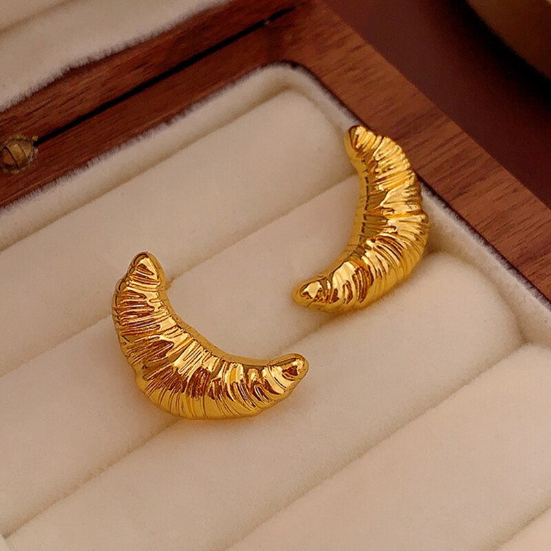 楽天FineJewelrys【クーポン利用で3500円】 ピアス メタル 金属 月 レディース 女性 新しい トレンド フィーバー 同じ クロワッサン スイート 菓子 かわいい スタッド ムーン テクスチャ シック デザイン ギフト ファッション ジュエリー