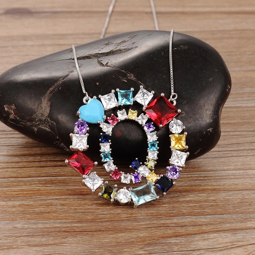 【送料無料】 ペンダント ネックレス 白 ホワイト チェーン ストーン レディース 女性 ホット クラシック カラフル レター ジュエリー ユニーク デザイン ...