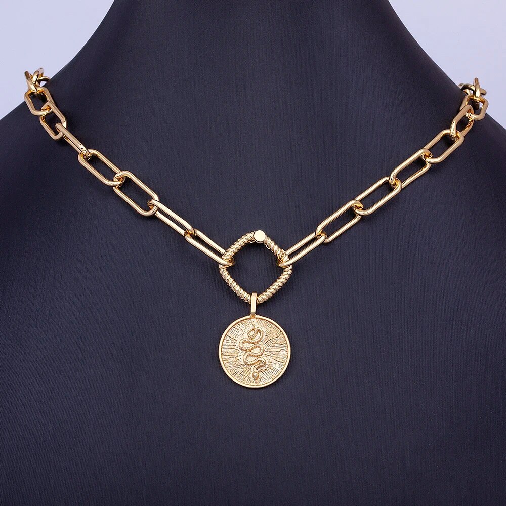 【送料無料】 ペンダント ネックレス 動物 アニマル ゴールド レディース 女性 蛇 スネイク ヘビ プレート 襟 ユニーク デザイン ネック ジュエリー ステートメント 人気