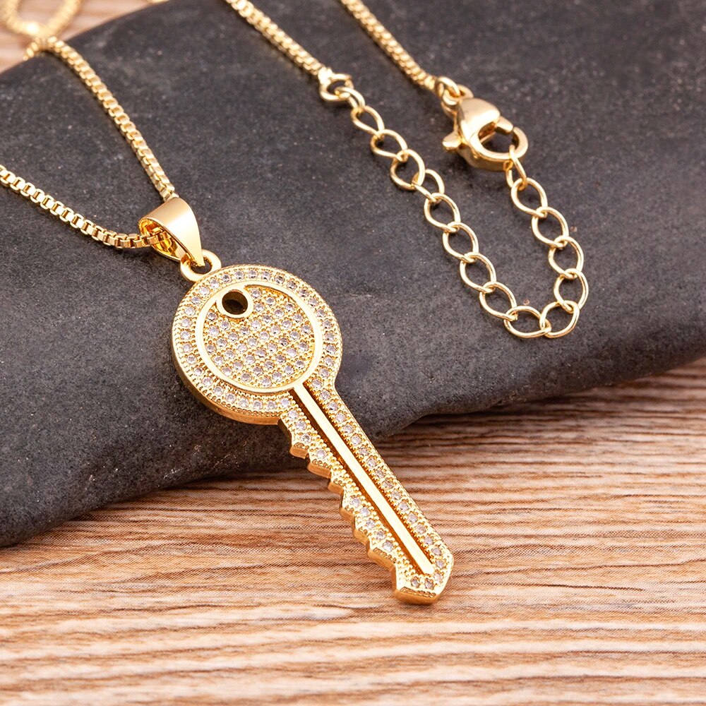 【送料無料】 ペンダント ネックレス ラインストーン ビンテージ チェーン 鍵 レディース 女性 ライト 贅沢 恋人 ファッション キー 鎖骨 バレンタイン 日...