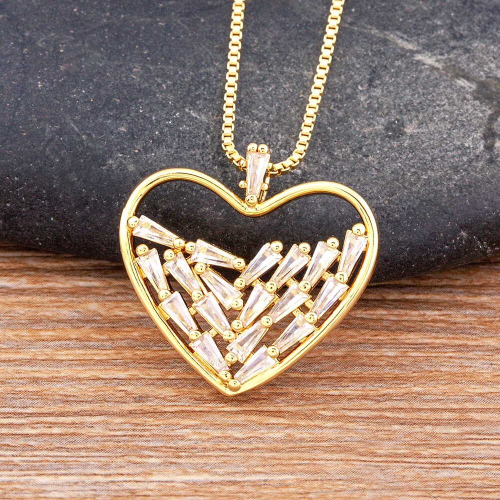 【送料無料】 ペンダント ネックレス クリスタル ゴールド ハート レディース 女性 デザイン 形 シェープ 象眼細工 シャイニー 透明 ジルコン プレート エ...
