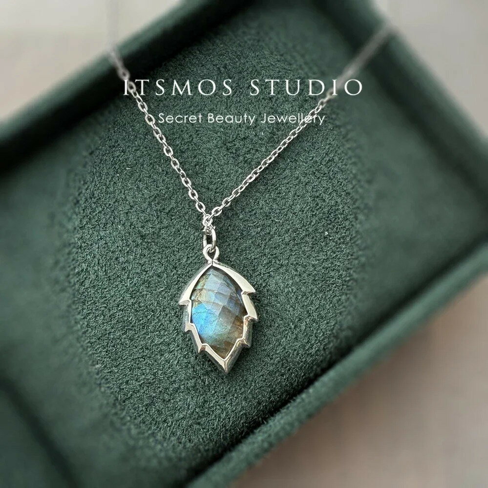 ペンダントネックレスクリスタルスト...