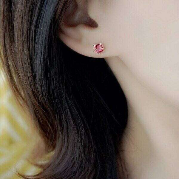 【送料無料】 ピアス 可愛い シルバー カラー ネコ スタッド おしゃれ 大人 ホワイト 白 ジルコン 子猫 キャット ミニ レディース 女性 ギフト 耳リング