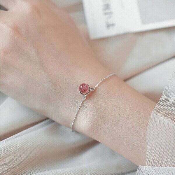 【送料無料】 シルバー カラー ネコ 可愛い 創造的 おしゃれ 大人 イチゴ クリスタル ブレスレット フ..