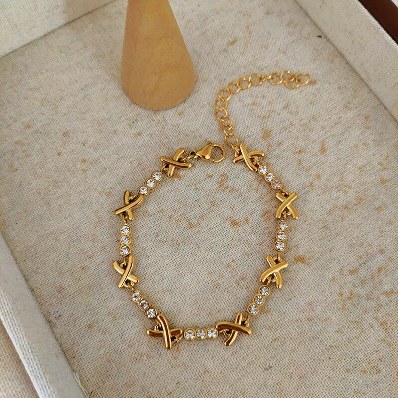 【送料無料】 ブレスレット ステンレス チェーン ストーン シンプル レディース X 形 シェープ CZ スチール デイリー ジュエリー エレガント ターニッシュ フリー 防水