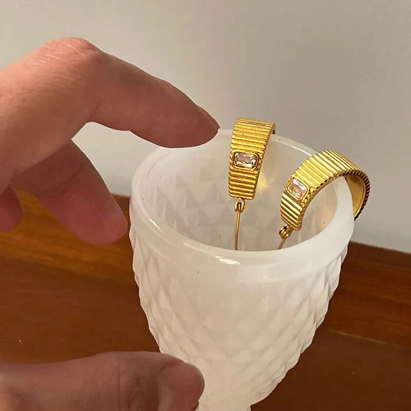 【クーポン利用で4500円】 ピアス ステンレス スクエア ストーン シンプル フープ レディース 四角 CZ ストライプ 幅 スチール ミニマリスト デイリー ジュエリー ターニッシュ フリー