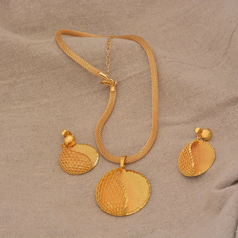 女性18 18K神プレートドバイジュエリーネックレスセットモールディングパーティーギフト
