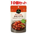 ■韓国本場の味をおうちでどうぞ！ 甘辛いタレがクセになるヤンニョムチキンソース！ ■韓国の本場チキン専門店の味を再現！ ■簡単な調理法-和えるだけでOK! ■普段のメニューのアクセントに！餃子やチキンナゲットにも◎ ■食卓のおかずや家でお酒のつまみとして！ ■使用方法 器に調理済の唐揚げと本品を入れ、混ぜ合わせる。 ※お好みで唐揚げを本品に付けて召し上がるとより衣のカリカリな食感を楽しめます。 唐揚げにソースを和えるだけ！韓国本場の味をおうちで再現できる、ヤンニョムチキンソース！食卓のおかずやお酒のおつまみとして、お子さんからお年寄りまで楽しめる美味しさです！ ■成分 【原材料及びアレルゲン表示】糖類（砂糖・水あめ・果糖ぶどう糖液糖・シロップ）、トマトケチャップ、コチュジャン、しょうゆ、醸造酢、にんにく、食塩、こしょう、シナモンパウダー／酒精、調味料（アミノ酸等）、増粘剤（加工でん粉、キサンタンガム）、pH調整剤、（一部に小麦・大豆を含む）　〇アレルギー情報：小麦、大豆 【栄養成分表示（100gあたり）】 エネルギー192kca たんぱく質2.8g 脂質0.1g 炭水化物45.0g 食塩相当量2.8g ■使用上の注意 保存方法：直射日光及び高温多湿の場所を避けて保存してください。 【原産国】 韓国 【問い合わせ先】 会社名：CJFOODSJAPAN株式会社 電話：0120‐983‐343 受付時間：平日AM10：00～17：00 (土、日、祝日を除く) 【製造販売元】 会社名：CJFOODSJAPAN株式会社 住所：東京都港区西新橋2‐7‐4 【商品区分】 「フード・飲料」 【文責者名】 株式会社ファインズファルマ 舌古　陽介(登録販売者) 【連絡先】 電話：0120-018-705 受付時間：月～金　9：00～18：00 (祝祭日は除く) ※パッケージデザイン等、予告なく変更されることがあります。ご了承ください。