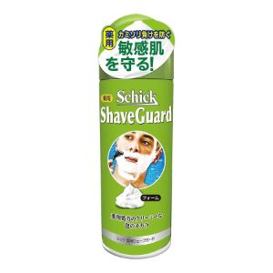 「使用方法」・ヒゲを水または湯で充分湿らせてください。 ・缶をよく振り、缶を立てた状態でボタンを押して、泡を適量手に取ります。 ・泡を、ヒゲ全体によく刷り込んで下さい。 ・ヒゲ剃り後は、水で洗い流してください。「成分」イソプロピルメチルフェノールその他の成分：ステアリン酸、ラウリン酸、TEA、水酸化K、トリステアリン酸POE(20)ソルビタン、高重合PEG、ベンジルアルコール、メントール、LPG、香料 「使用上の注意」・湿疹、かぶれ等のヒフ障害がある時は、使用しないでください。 ・かぶれたり刺激を感じた時は、使用を中止して下さい。 ・お肌に異常が生じていないかよく注意して使用してください。 ・お肌に合わないとき、即ち使用中又は使用後直射日光にあたって、赤み、はれ、かゆみ、刺激、色抜け（白斑等）や黒ずみ等の異常があらわれた場合は、ご使用をおやめください。そのまま使用を続けますと、症状を悪化させることがありますので、皮膚科専門医等にご相談ください。 ・傷やはれもの、湿疹等、異常のある部位には使用しないで下さい。 ・目に入らないよう注意し、入ったときは直ちに洗い流してください。 ・乳幼児の手の届かない所に保管してください。 ・品質保全の為、湿度の高い場所等の缶がサビやすい場所や、極端に高温または低温になる場所を避けて保管して下さい。 ・冬期の低温時では、特に内容物が混ざりにくく出にくい場合や泡になりにくい場合があります。40℃以下の温かいお湯で缶全体をあたためさらに良く振りますと、出やすく泡になりやすくなります。危険ですので、直火や熱湯では絶対にあたためないで下さい。 ・必ずよく振って、缶をたてた状態でお使いください。下向きで使うとガスだけ出て中身が残ります。 火気と高温に注意 高圧ガスを使用した可燃性の製品であり、危険なため、下記注意を守ること。 1．炎や火気の近くで使用しないこと。 2．火気を使用している室内で大量に使用しないこと。 3．高温にすると破裂の危険があるため、直射日光の当たる所、暖房器具（ファンヒーター・ストーブ等）や火気等の近くなど温度が40度以上となる所に置かないこと。 4．火の中に入れないこと。 5．使い切って捨てること。 高圧ガス：LPG「問い合わせ先」シックお客様相談室「TEL」03-5487-6801「製造販売元」シックジャパン株式会社「住所」141-8671 東京都品川区上大崎2-24-9 アイケイビル 「原産国」タイ「商品区分」化粧品 「文責者名」 株式会社ファインズファルマ 舌古　陽介(登録販売者) 「連絡先」 電話：0120-018-705 受付時間：月〜金　9：00〜18：12 (祝祭日は除く) ※パッケージデザイン等、予告なく変更されることがあります。ご了承ください。