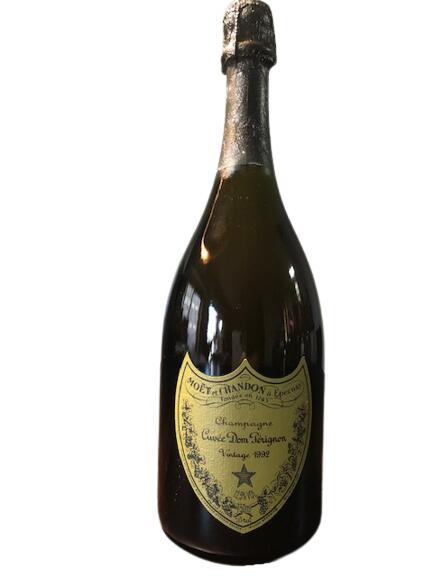 ドンペリニヨンのワインギフト 1992 Dom Perignon Vintage ドンペリニヨン ヴィンテージ Brut ブリュット 辛口 Champagne France シャンパーニュ フランス 750ml 12.5%　液面低下あり