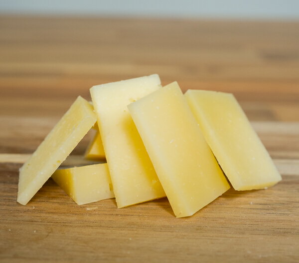 �ڥ᡼����ľ�Ρۥ�󥿡���������å����� DOP ��300g | Montasio Mezzano DOP 5����ʾ���� ������� ���ߥϡ���