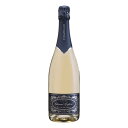 タイプ スパークリングワインSparkling Wine 商品名 エティエンヌ・ルフェーヴル ブラン・ド・ノワール グラン・クリュEtienne Lefevre Blanc de Noirs Verzenay Grand Cru 生産者 エティエンヌ・ルフェーヴルEtienne Lefevre 原産国名 フランス シャンパーニュFrance Champagne ブドウ品種 ピノ・ノワール 100% 平均樹齢45年Pinot Noir 100% ヴィンテージ 商品名のヴィンテージをご確認ください 熟成 24ヶ月 ドサージュ量 6g/L アルコール度数 12.5% 内容量 750ml ※画像はヴィンテージが異なる場合がございます。商品名のヴィンテージをご確認ください。 ソムリエのワイン解説 ピノ100％のブラン・ド・ノワール・シャンパーニュ、厚みのある果実味で大人気のアイテムです！ このシャンパーニュを推薦しまくっているくらい個人的にはお気に入りの1本です。一言で表現するならば、シャンパーニュにフローズンミックスベリーを溶かし込んだようなイメージでしょうか。白シャンパーニュなのに、味わいはオレンジやベリー系フルーツなど明るい色の印象が強く感じられるはず。プレス時にブドウ果皮から抽出された微かな味わいがこれほどの存在感を示してくるとは、果実そのものに力があることの証明ですね。 きめ細やかな泡がたっぷりのフルーツ感と共に口の中に広がっていく実に贅沢なファーストタッチ。ここは素直にシャンパーニュに心も身体も任せてしまい、どっぷりと浸っちゃいましょう。ベリー系果実の瑞々しい印象にオレンジやアプリコットの甘酸っぱさ…全体的に柔らかな丸みを感じるのですが、それが過剰に膨張しないよう繊細な酸が輪郭をきれいに整えています。 抜栓したてから果実の甘味・広がりとも十分ですが、時間を経ると甘さが蜜っぽく濃密に。僕は敢えてガスが弱まるまで待つこともあります。安定感と落ち着きが出て、より「浸れる感」が出るんですよね。 やっぱりおいしい、僕の最高のお気に入りです。ガスが抜けてもおいしい1本、是非しっかり味付けのお料理と一緒に！ ソムリエのワイン解説 2 ≪こんな香り・味わいのワインです≫： この、エティエンヌ・ルフェーヴルブラン・ド・ノワールは我が家の常備シャンパーニュの一つ。 その味わいは典型的なブラン・ド・ノワール。 黒ブドウ使用ならではのタンニン感やベリー感、味わいの強さを持っています。単体で飲むのもとても美味しいですが、料理とのペアリングの中でもしっかりと生きてくるタイプだと思います。 抜栓すると生き生きと立ち上る泡の、繊細な音色に期待が高まります。 色調はクリアーでほんの少しピンクがかっていますね。 香りをとってみると、柑橘系の爽やかな香りの中に、イチゴのようなベリー香がふわっと漂います。 口に含むとまずは、これぞシャンパーニュ！と言う上質で細かな泡の感覚。第一印象から果実がぎゅっとつまった豊かな味わいがあり、中盤からのエレガントな酸と、ほのかなタンニンの引き締めが心地良いです。余韻も長く、全体的に飲みごたえを感じるシャンパーニュですね。 ≪このワインとのマリアージュ料理は？≫： このシャンパーニュの場合、合わせる食材はあまりに繊細だと負けてしまうので、それなりにボリューム感のあるものが良いでしょう。とはいえ、あまりにガッツリとした料理では逆にシャンパーニュが負けてしまいますので、イメージとしてはパスタやお米などの炭水化物にお肉をつかったソースを合わせる、くらいのバランス感が丁度良いと思います。 とてもアロマティックに仕上がった『カオ・マン・ガイ』。チキンスープで炊き込んだご飯に蒸し鶏を合わせて、エスニックソースで頂くタイ風チキン・ライスと合わせてみると、レモン、香草、ナンプラー、そしてたれに使った薬味類のフレーバーがとても豊かで、シャンパーニュのアロマとの相性も非常に良好です。 しっかりと蒸し揚がっている鶏肉に、シャンパーニュの切れ込むような酸の相性も良いですし、ピノ・ノワールならではのベリー感はやはり鶏肉とよくマッチします。またシャンパーニュの余韻の中に、スープを十分に吸ったお米の旨味が合わさって行くことで「コク」をしっかりと感じることもできます。双方のフレッシュ感、アロマ、そしてボリューム感、余韻までバランスが取れていて、非の打ち所がないペアリングのように思えました！『カオ・マン・ガイ』と『エティエンヌ・ルフェーヴルブラン・ド・ノワールグラン・クリュN.V.』の組み合わせは、フランスとタイの幸福な国際結婚(マリアージュ)と言っても過言ではないでしょう！ 『カオ・マン・ガイ』もレシピは色々がありますが、フレッシュな香草やレモンで、アロマティックさ、そして爽やかな酸味を引き立てると、よりマリアージュすると思います。 ワインレビュー：J.S.A.認定ワインエキスパート西岡卓哉 生産者を知ると、ワインはもっと美味しくなる Etienne Lefevre エティエンヌ・ルフェーヴル 生産者の概要 自分のブドウを決してメゾンに売り渡さななかったエティエンヌ。困難を乗り越えた男が作る、厳粛で繊細な作品。 3つのポイント 1.1977年設立のレコルタン、所有畑はグラン・クリュのみで8ha。最大の区画はヴェルズネイの5haで、ルフェーヴル家はモンターニュ・ド・ランスで最も古い栽培家のひとつ。 2.エティエンヌは、父からの世代交代時に廃業されそうになったレコルタンを一人で立て直した気骨ある男。 3.最上のピノ・ノワール産地ヴェルズネイの原料を使用しながらも、手頃な価格で国内外で注目。リチャード・ジューリンは「才能ある醸造家」と称賛する。 生産者のこだわり 小規模生産者の苦悩は世界共通、そのスピリットを後継者に正しく伝えられるか否か、だ。ヴェルズネイで50年に渡ってシャンパーニュ造りを続けてきたルフェーヴル家も同様、先代が退く際には廃業の際に。家族全員がシャンパーニュ醸造から手を引き、ブドウをメゾンに売却して生計を立てようとした時にひとり反発したのが現当主のエティエンヌだ。安易なメゾンへのブドウ売却を一切拒否、兄弟とも別れ一人険しい道を選んだ気骨ある男は、ヴェルズネイの自然とテロワールを尊重したリュット・レゾネによるワイン造りを始めた。彼の造るワインは、素晴らしい熟度を感じさせる豊かさを持ちつつも、厳粛で繊細なストラクチャーが根底に感じられる。困難に一人立ち向かった男が作るシャンパーニュとして、これほど「らしい」ものはない。 ■シーン毎に合わせたワインのご提案 ・クリスマスなど季節行事に ・ワイン好きな人に贈るワイン ■種類 ワイン Wine 果実酒 洋酒 お酒 ドリンク ■タイプシャンパーニュ シャンパン スパークリングワイン 白泡Champagne Sparkling Wine ■販売元 ワイン専門商社 株式会社Firadis ワインセンモンショウシャ カブシキガイシャフィラディス Firadis WINE CLUB30 フィラディス ワインクラブサーティ ワイン専門通販サイト Firadis WINE CLUB楽天市場店 フィラディス ワインクラブ ラクテンイチバテン