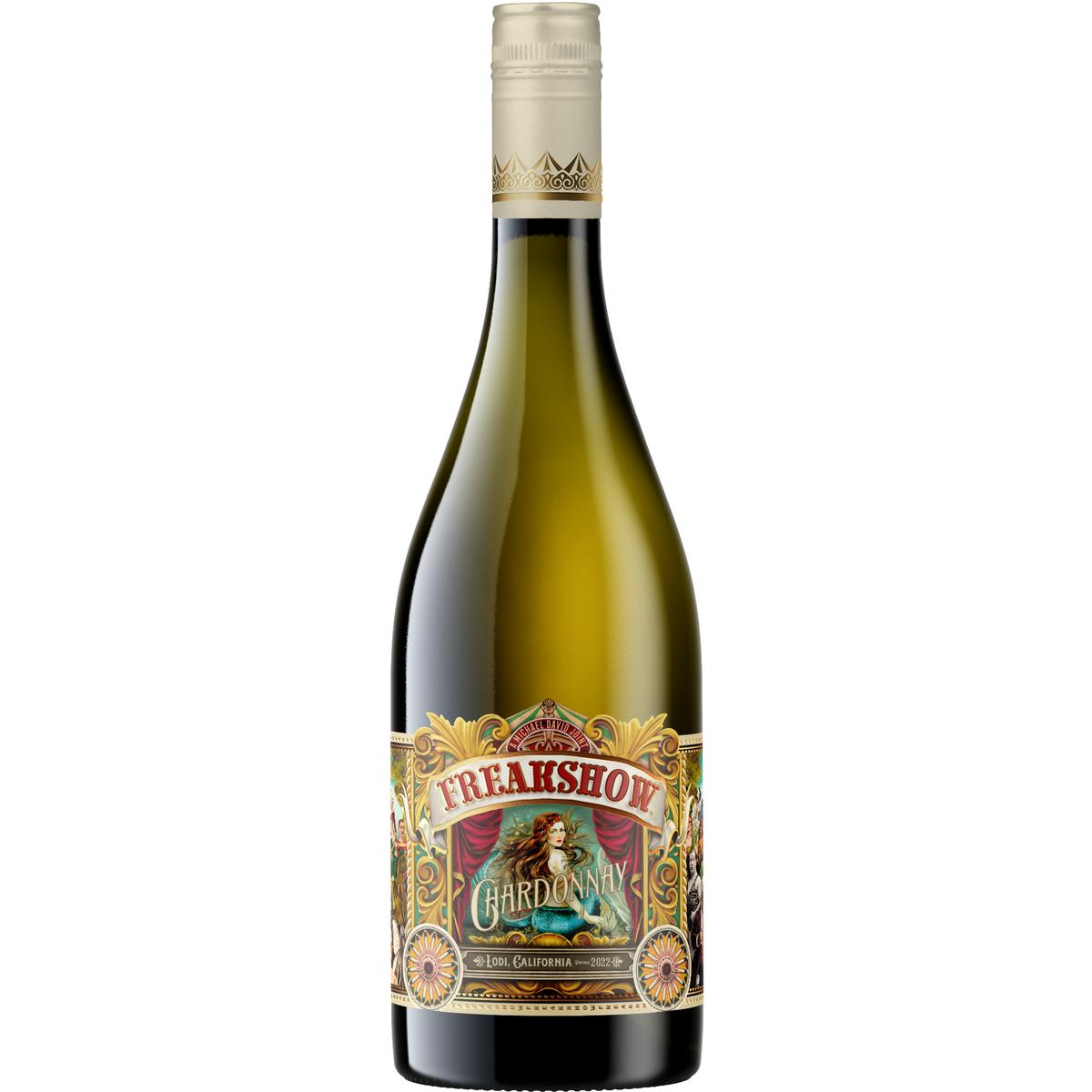 タイプ 白ワインWhite Wine 商品名 マイケル・デイヴィッド・ワイナリー フリークショウ・シャルドネMichael David Winery FreakShow Chardonnay 生産者 マイケル・デイヴィッド・ワイナリーMichael David Winery 原産国名 アメリカ カリフォルニア州 ローダイ西部USA United States of America Lodi western California ブドウ品種 シャルドネ 100%Chardonnay 100% ヴィンテージ 商品名のヴィンテージをご確認ください 熟成 フレンチ/アメリカン・バリック&ステンレスタンクで発酵、5カ月熟成(新樽74%) アルコール度数 13.5% 内容量 750ml ※画像はヴィンテージが異なる場合がございます。商品名のヴィンテージをご確認ください。 ソムリエのワイン解説 2020年アメリカン・ワイナリー・オブ・ザ・イヤー受賞、そして全米NO.1ジンファンデル生産者による1本です！ テーマは「人間の理性と獣の野生」…その名も『フリークショウ(見世物小屋)』！ 「人間の理性と獣の野生」を目指すというコンセプトの『フリークショウ』に新たにシャルドネも加わりました！エッチングボトルが素敵な『マイケル・デイヴィッド・ワイナリー シャルドネ』との違いもぜひ楽しんでいただければと思います。 ≪こんな香り・味わいのワインです≫： 相変わらずの見た目のド派手さがマッチした力強い果実感。フレッシュな柑橘や熟したリンゴ、砂糖漬けの洋梨のような香りまで感じます。そして何より『マイケル・デイヴィッド・ワイナリー シャルドネ』との大きな違いでもある、樽感の強さをバニラ、ナツメグといった香りから感じます。味わいは豊かな果実味と力強いオークの香ばしさが相乗効果で引き立て合い、とても飲みごたえがあります。『マイケル・デイヴィッド・ワイナリー シャルドネ』は力強いながらも果実のフレッシュ感が際立ち、こちらは香ばしさがとても心地よいイメージ。特に余韻の果実とオークの香りがすっと鼻に抜けていく瞬間が最も心地よいです。このワインは開けやすいスクリューキャップなのも嬉しいです。 ≪良い状態で楽しむには、いつ抜栓する？≫： 前もって抜栓する必要はありません。10分ほど前に抜栓してあげて、少しだけ空気に触れさせてあげれば、香りが力強く立ち上ってきます。 ≪このワインがもっとおいしくなる温度設定≫： 果実のボリューム感を際立たせるためにも、しっかりと冷やしてください。引き締まってより美味しく感じました。 ≪おすすめのワイングラス形状・サイズ≫： 大ぶりのシャルドネグラスなど、丸みのあるグラスが良いと思います。果実の甘やかさとふっくら感が楽しめます。 生産者を知ると、ワインはもっと美味しくなる Michael David Winery マイケル・デイヴィッド・ワイナリー 生産者の概要 革新性・野心、そして持続性と伝統が同居する、実に面白い生産者。2018年4月からフィラディスが日本市場の正規代理店です！！ 3つのポイント 1.ワイナリーの設立は1984年。ローダイとソノマで今や300ヘクタール以上のブドウ畑を所有しています。彼らはローダイの「サステナビリティー・ムーヴメント(持続性のある農業推進運動)」のリーダーであり、カリフォルニアのワイン栽培地域の環境活動の青写真となっています。 2.マイケル・デイヴィッドのワインを造るブドウ畑はすべて”ローダイ・ルール”という独立機関によって”サステテナブル”と認証されている。ローダイ・ルールはカリフォルニアにおける独立した最初の第三機関である。土地の活性化、水管理、大気管理、地域社会コミュニティや従業員に対するより良い取り組みをモットーとしている。ローダイは全米において最もサスティナビリティ認証の畑が多く広がるエリアで200ha以上の畑にも及んでいる。 3.このワインの評価ピックアップ：Wine Enthusiast 90点/豊かなフレーヴァーとストラクチャーを持つこの濃い色調のフルボディーなワインは凝縮感があり、リッチなブラックベリーのフレーヴァーをサポートするきめの細かいタンニンで縁取られている。滑らかでこってりとした口当たりで、フィニッシュの余韻が長い。 生産者のこだわり ワイナリーの設立は1984年。マイク・フィリップスは一家の農園で父親と一緒に働き始め、自身のワインを作り始めました。彼と弟のデイビットはカリフォルニア大学デイヴィス校でワイン醸造学の学位を取得し、二人でワイナリーを設立。正式なワイナリーとなった1984年を皮切りに、現在はローダイとソノマで300ヘクタール以上のブドウ畑を所有しています。彼らはローダイの「サステナビリティー・ムーヴメント(持続性のある農業推進運動)」のリーダーであり、カリフォルニアのワイン栽培地域の環境活動の青写真となっています。1975年に父ドン・フィリップスによって設立された家族の農園に戻ってきた際、彼らは既に自分たちの畑があるローダイというエリアから高品質なワインができるのではないかという考えがありました。 家系は4世代にわたってワイン用ブドウを栽培してきた歴史を持っていますが、ブドウは基本的には他のワイナリーに売却していました。マイケルとデヴィッドは自分で育てたブドウでワインを造るというホームメイドワインメーカーになる決意をし、古くからの友人であるデイヴィッド・ルーカス(Lucas Winery)とともにブドウ果汁をガラクタの缶やプラスチックの容器で発酵することを始めます。当初の主要品種はシラー、カリニャン、シンフォニー、カベルネ・ソーヴィニヨン。はじめはこれらのワインを道端のフルーツスタンドやカリフォルニアのファーマーズ・マーケット(直売所)で販売していたそう。その後マイケル・デイヴィッドブランドは様々なメディアに取り上げられ、一気にワールドワイドな存在として認知されることとなりました。彼らのワインは長年にわたって品質が向上し続けており、今では各評価誌で90+ 点を取るワインが続々。ユニークで心躍るようなラベルこそが、マイケル・デイヴィッドのアイデンティティーであり、そのモットーは常に「品質に見合った適正な価格のワイン」。革新性・野心、そして持続性と伝統が同居する、実に面白い生産者だと思います。【マイケル・デイヴィッド・ワイナリー オーナー・醸造家のデイヴィッド・フィリップスさんにFiradis WINE CLUBが一問一答インタヴュー！】Q1:ワイン造りを一生の仕事にしよう、と決意したきっかけは何ですか？⇒私のファミリーはカリフォルニアのローダイで5世代に渡って農家を営んできた。そしてその長い歴史の間、常にブドウを育ててきたんだ…禁酒法の時代もね 笑家族が大切に守ってきた畑がいつも目の前にあるんだ、自分もワイン造りを仕事にするのが当たり前だったよ。Q2:これまでワインを造ってきて、一番嬉しかった瞬間は？⇒ワインの造り手にとって一番嬉しいときは、自分たちのワインを誰かがおいしく楽しんでくれているのを目にする時に他ならない。ワインは誰かを幸せにするための飲み物だからね！！Q3:その反対に、一番辛い(辛かった)ときは？⇒辛い、というか本当に面倒で厄介なのは、アルコールに関する法規制のことだ。アメリカでは50州それぞれに異なるアルコール規制や税法があって、それがメチャクチャ複雑なんだよ！それ以外のことは、正直大したことじゃない 笑Q4:ワイン造りで最も「決め手になる」のは、どの工程だと思いますか？⇒結局は、良いブドウを育てる事、に尽きるんじゃないかな。ワインのクオリティの90%以上はブドウ畑の段階で決まっていて、我々はそれをキャプチャするだけ。最高のワインは、最高のブドウからしかできない、っていうことさ。Q5:あなたにとっての「理想のワイン」とは？⇒理想のワインは「今日飲みたいと思ったワイン」。だって毎日飲みたいものは変わるからね！敢えて選ぶとしたら、私は赤ワイン、特にシラー種のワインが一番理想的なスタイルだと思っている。オーストラリア、フランス、ワシントン、そしてカリフォルニア。世界中の個性豊かなシラーが大好きだよ。Q6:今までに飲んだ中で最高のワインを1本だけ選ぶとしたら？⇒最高のワインを1本、難しい質問だなあ！！！18歳の時に初めて飲んだ「Beaulieu Vineyardsボーリュー・ヴィンヤーズ」のカベルネ、確か1974年ヴィンテージだった。当時12ドルだったけど、あの時の自分にとっては大変な高級ワインだったんだ。Q7:自分のワインと料理、これまでに一番マリアージュしたと思った組み合わせを教えてください。⇒『マイケル・デイヴィッド』のワインとベストマッチする食べ物だって？それは勿論グリル、バーベキューに決まってるよ！牛肉、ポークリブ、そして日本のヤキトリ…フルーツ感が爆発するような私たちのワインと最高の相性だ！Q8:もしあなたが他の国・地域でワインを造れるとしたら、どこで造ってみたいですか？⇒私が世界で一番好きな国はネパールなんだけれど、残念ながらワインを造るのは難しそうだな 笑でも私はとにかく山のある土地が好きだから…そうだ、フランスやスペインのピレネー山脈に近いエリアがいい！Q9:あなたの「ワイン造り哲学」を、一言で表現してください。⇒哲学、なんていう偉そうなものは持っていないのだが…ブドウが育ったその場所ならではの個性を表現することかな。そして、この土地の母なる自然が我々に与えてくれるものに、誇りを感じることだね。Q10:最後に…日本にいるあなたのワインのファンに、メッセージを！⇒日本のワインラヴァ—の皆さん、カリフォルニア・ローダイで生まれた『マイケル・デイヴィッド』のワインたちを楽しんでくれて本当にありがとう。アメリカに来ることがあったら、是非私たちのワイナリーに遊びに来てくれよ！！ ■種類 ワイン Wine 果実酒 洋酒 お酒 ドリンク アートラベルワイン Art Label Wine ■販売元 ワイン専門商社 株式会社Firadis ワインセンモンショウシャ カブシキガイシャフィラディス Firadis WINE CLUB30 フィラディス ワインクラブサーティ ワイン専門通販サイト Firadis WINE CLUB楽天市場店 フィラディス ワインクラブ ラクテンイチバテン