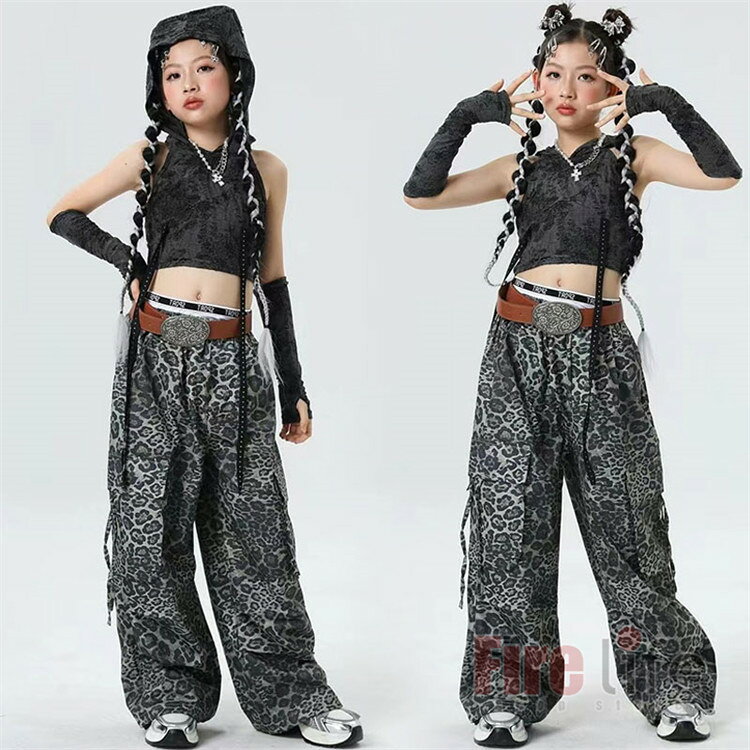 ファイアライフ楽天市場店のダンス衣装 ガールズ ヒップホップ キッズダンス衣装 派手 ヒョウ柄パンツ 黒トップス フード付き K-POP 韓国 セットアップ へそ出 子供ダンス服 ダンスウェア チアガール 団体服 舞台衣装 練習着 応援団 体操服 イベント ステージ衣装｜アングル2